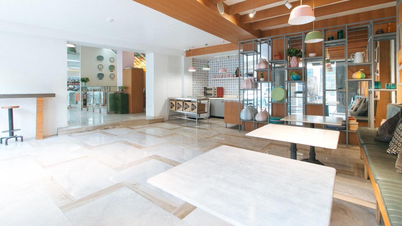 Urbanview At Lacson Street Bacolod City By Reddoorz Extérieur photo