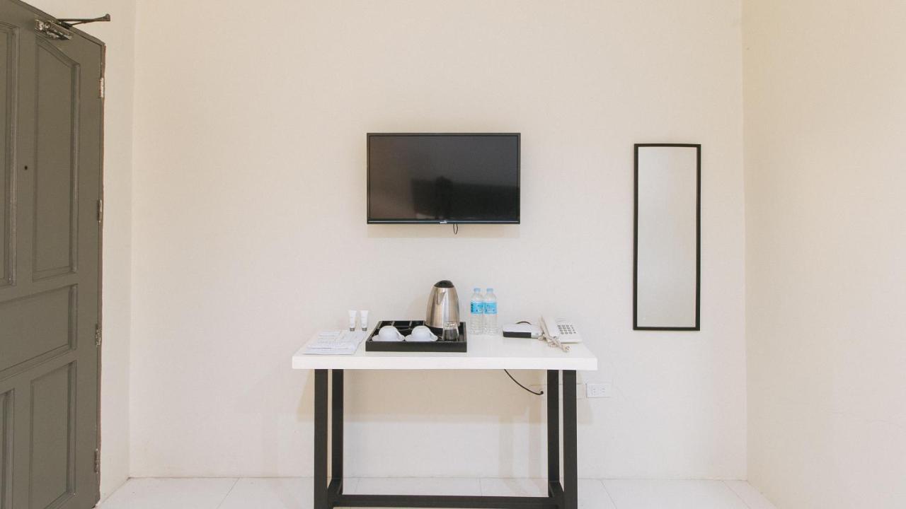 Urbanview At Lacson Street Bacolod City By Reddoorz Extérieur photo