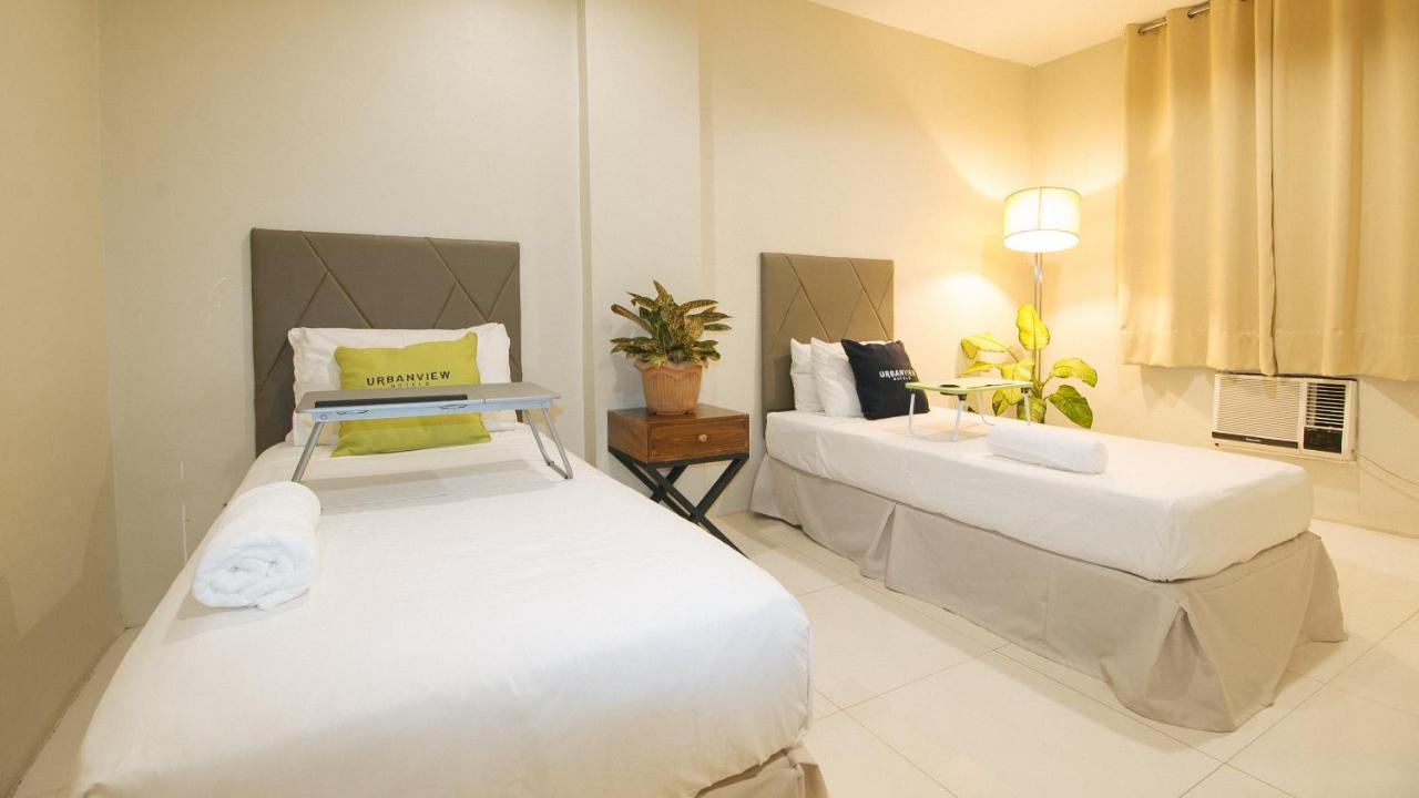 Urbanview At Lacson Street Bacolod City By Reddoorz Extérieur photo