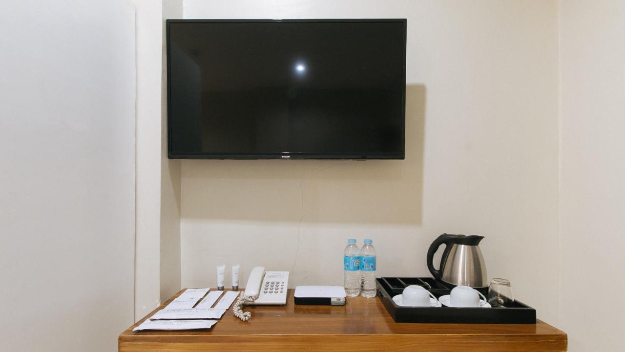 Urbanview At Lacson Street Bacolod City By Reddoorz Extérieur photo