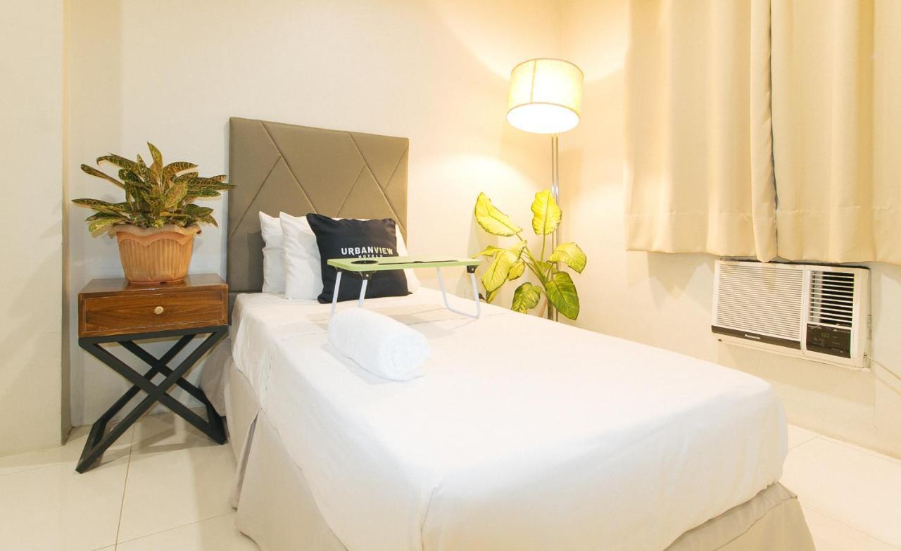 Urbanview At Lacson Street Bacolod City By Reddoorz Extérieur photo