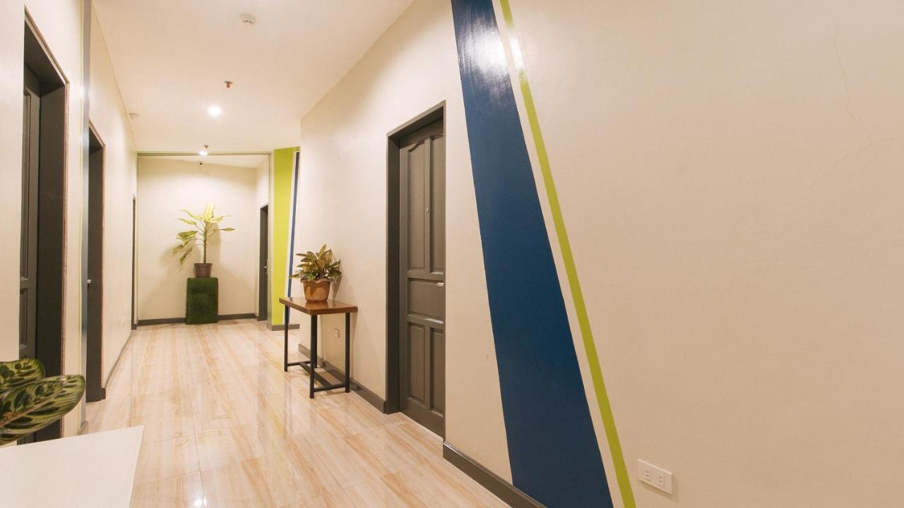 Urbanview At Lacson Street Bacolod City By Reddoorz Extérieur photo